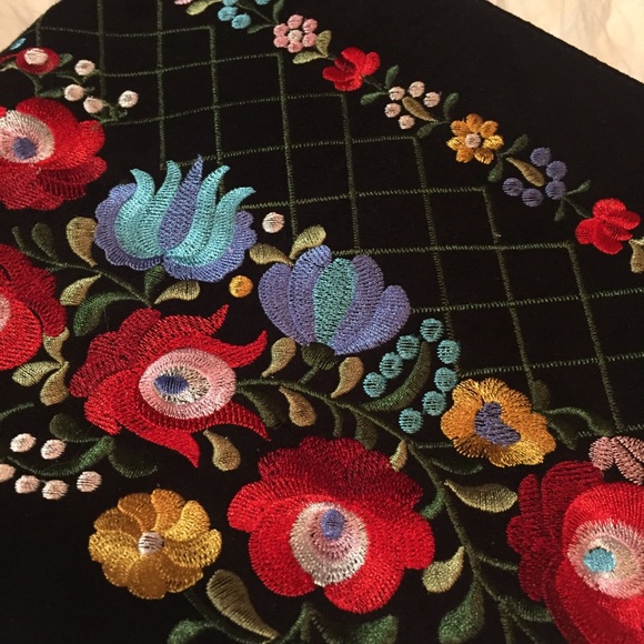 Small Embroidered Handbag - Picture 3 of 6